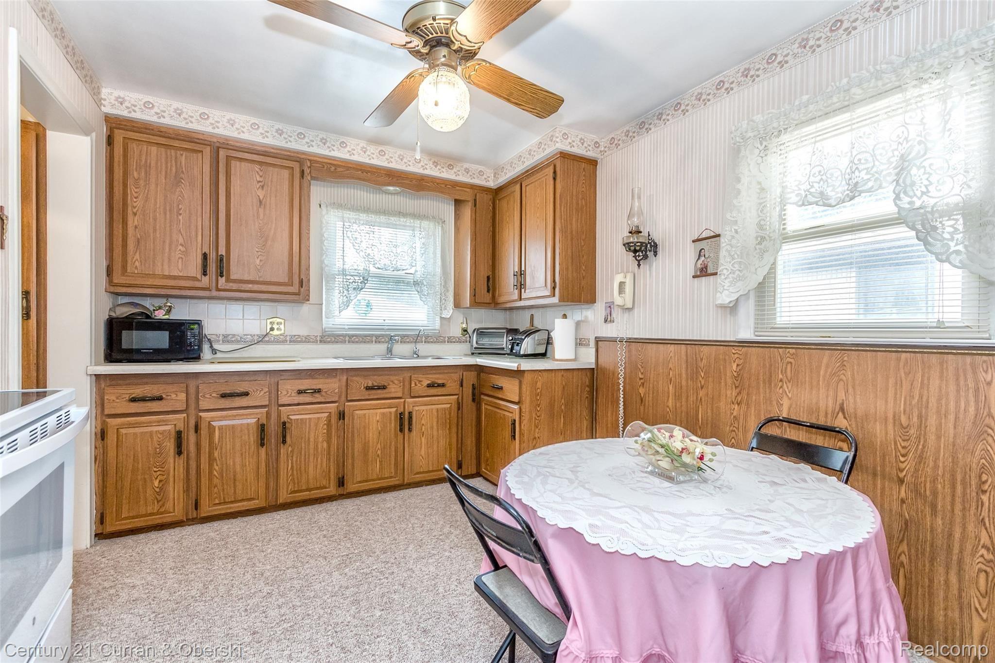 9048 Merriman Road Livonia, MI 48150 - Photo 10 of 35 10.jpg