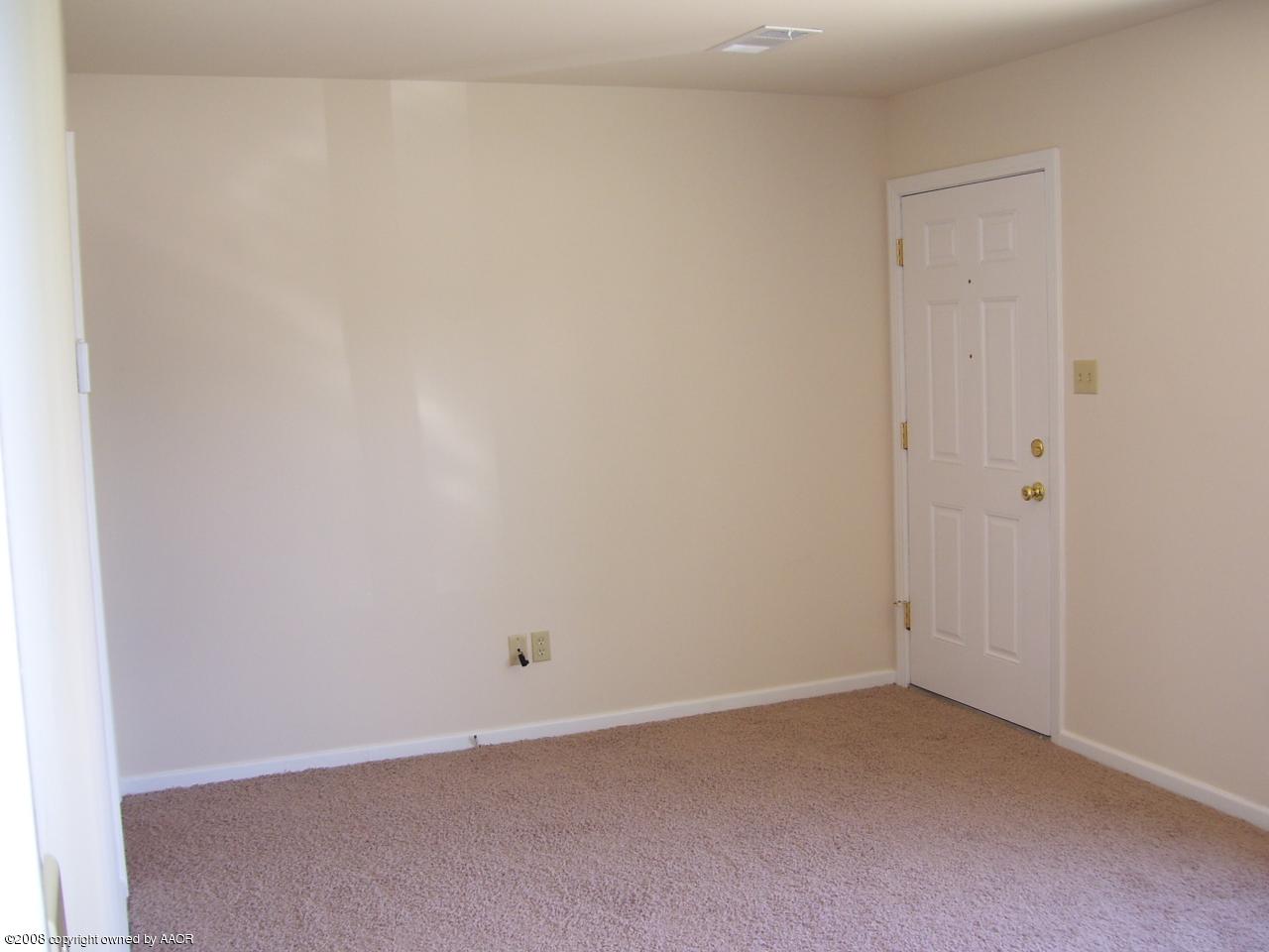 4641 Parker Street Amarillo, TX 79110 - Photo 2 of 8 a room