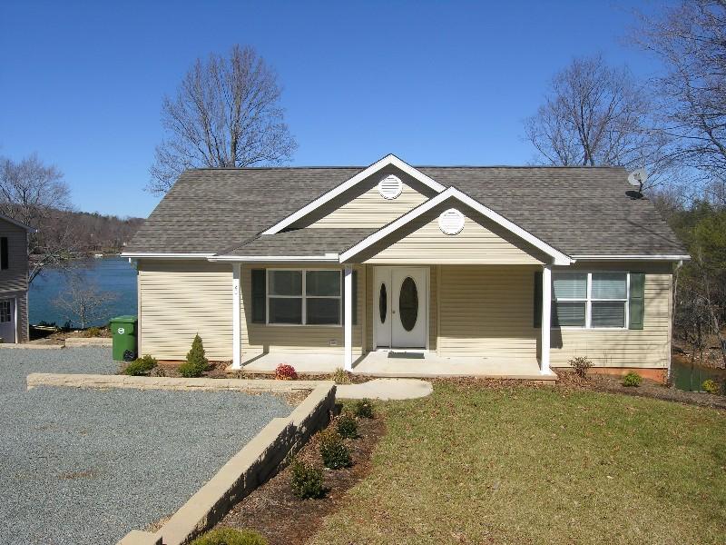 120 Mockingbird Hill Road Moneta, VA 24121 - Photo 1 of 7 Front of home
