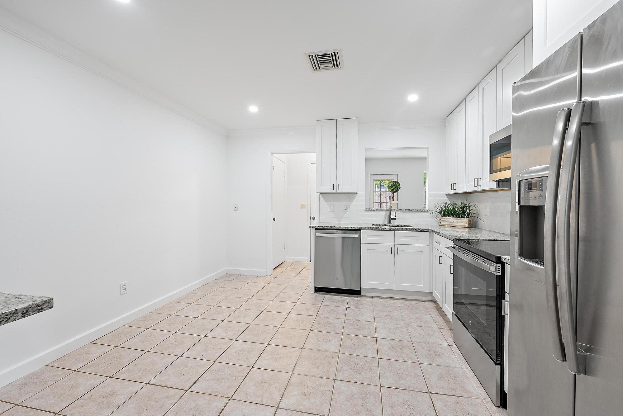 4628 Southeast Salvatori Road Stuart, FL 34997 - Photo 11 of 30 Kitchen