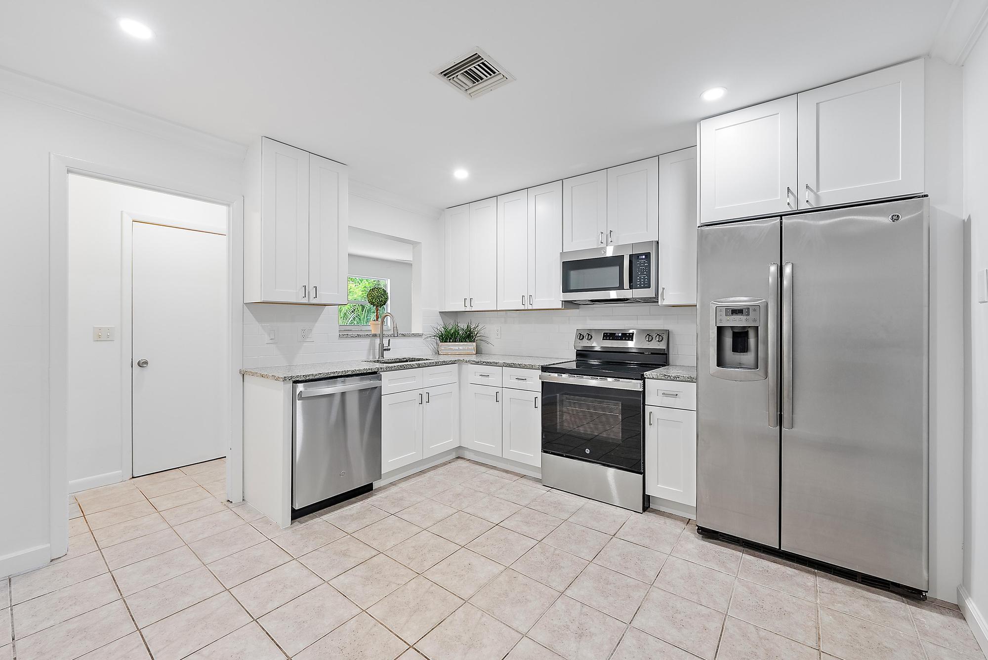 4628 Southeast Salvatori Road Stuart, FL 34997 - Photo 12 of 30 Kitchen