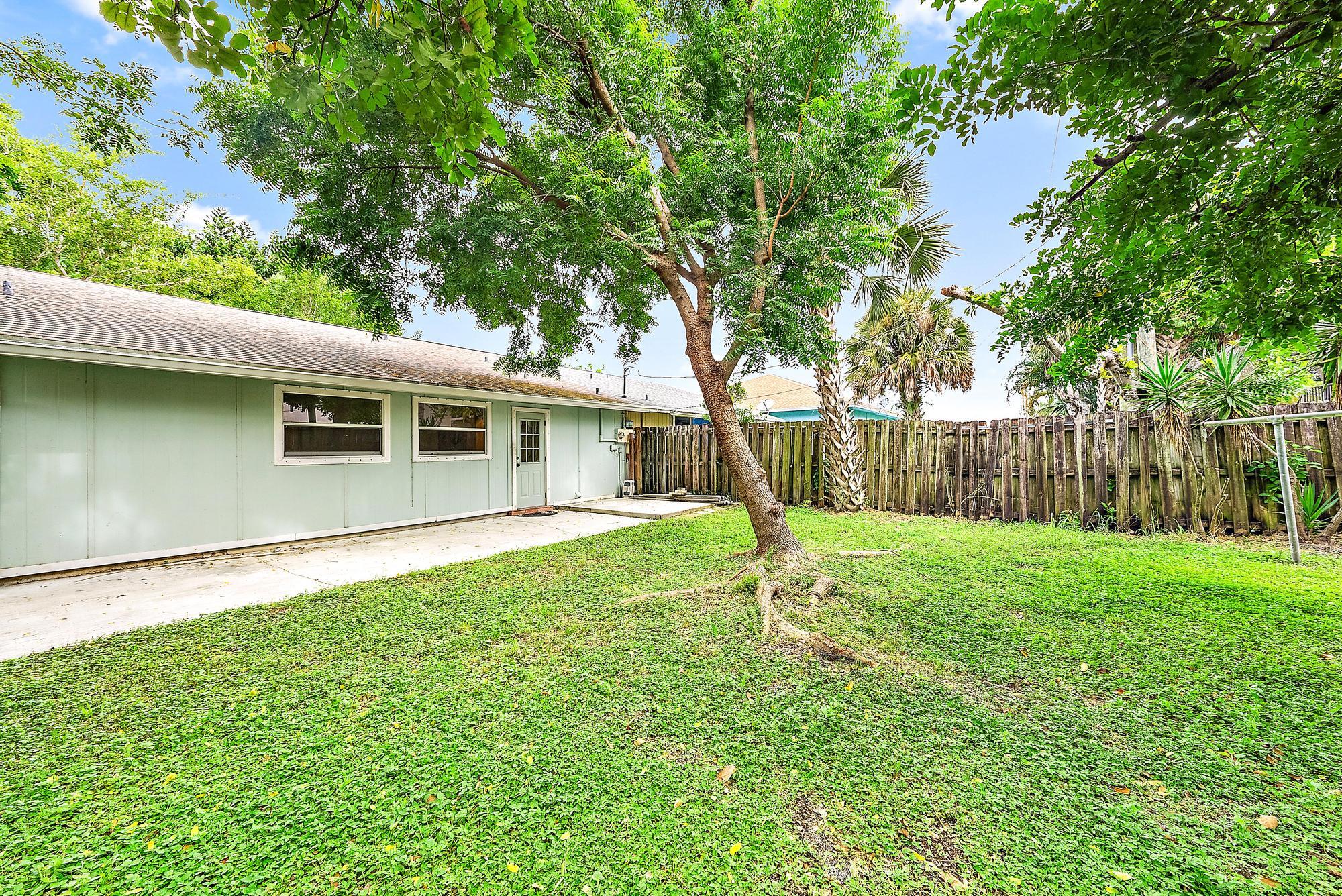 4628 Southeast Salvatori Road Stuart, FL 34997 - Photo 14 of 30 Backyard