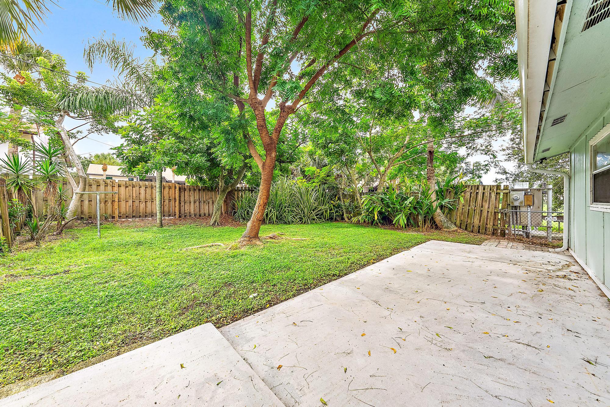 4628 Southeast Salvatori Road Stuart, FL 34997 - Photo 15 of 30 Backyard