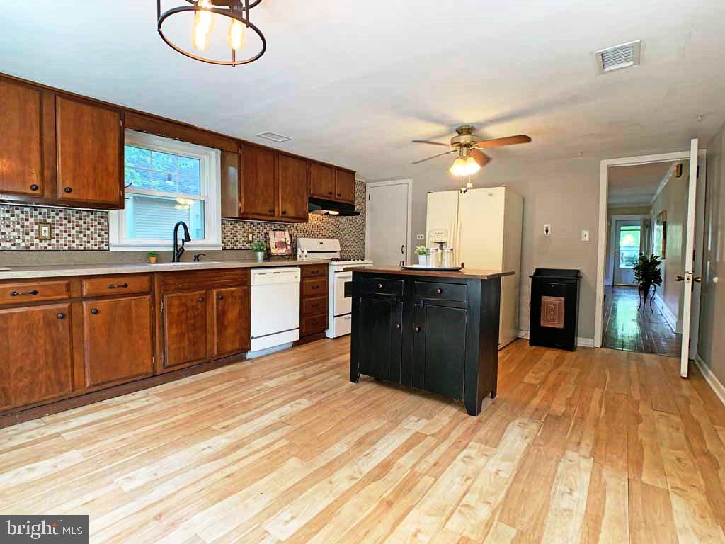 421 Woodland Avenue Morrisville, PA 19067 - Photo 12 of 30 Kitchen