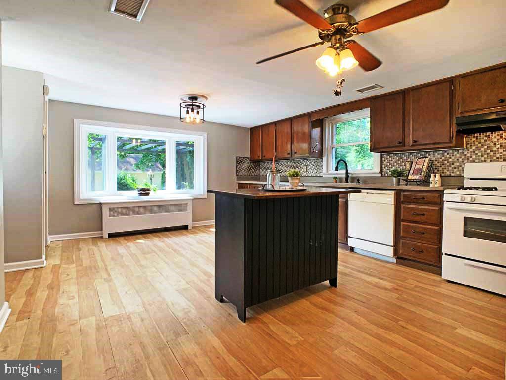 421 Woodland Avenue Morrisville, PA 19067 - Photo 13 of 30 Kitchen
