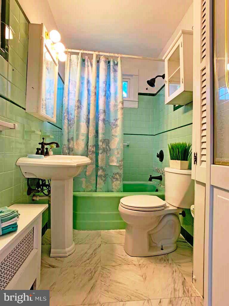 421 Woodland Avenue Morrisville, PA 19067 - Photo 26 of 30 Bathroom