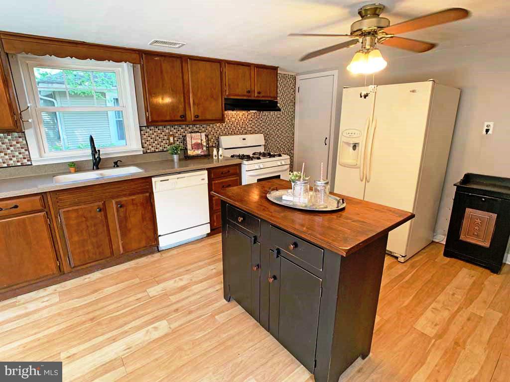 421 Woodland Avenue Morrisville, PA 19067 - Photo 9 of 30 Kitchen