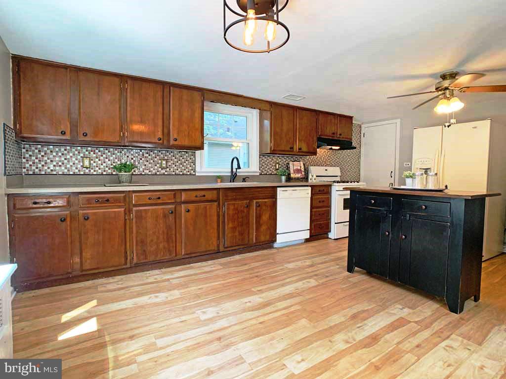 421 Woodland Avenue Morrisville, PA 19067 - Photo 10 of 30 Kitchen