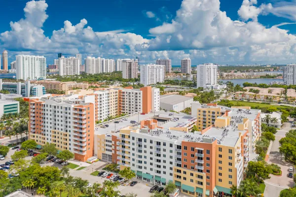 $2,790 | 18800 Northeast 29th Avenue, Unit 923, Miami, FL 33180