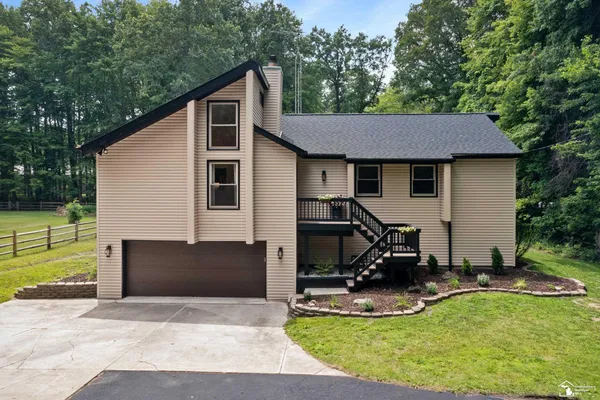 $349,900 | 5093 Smith Road, Ottawa Lake, MI 49267