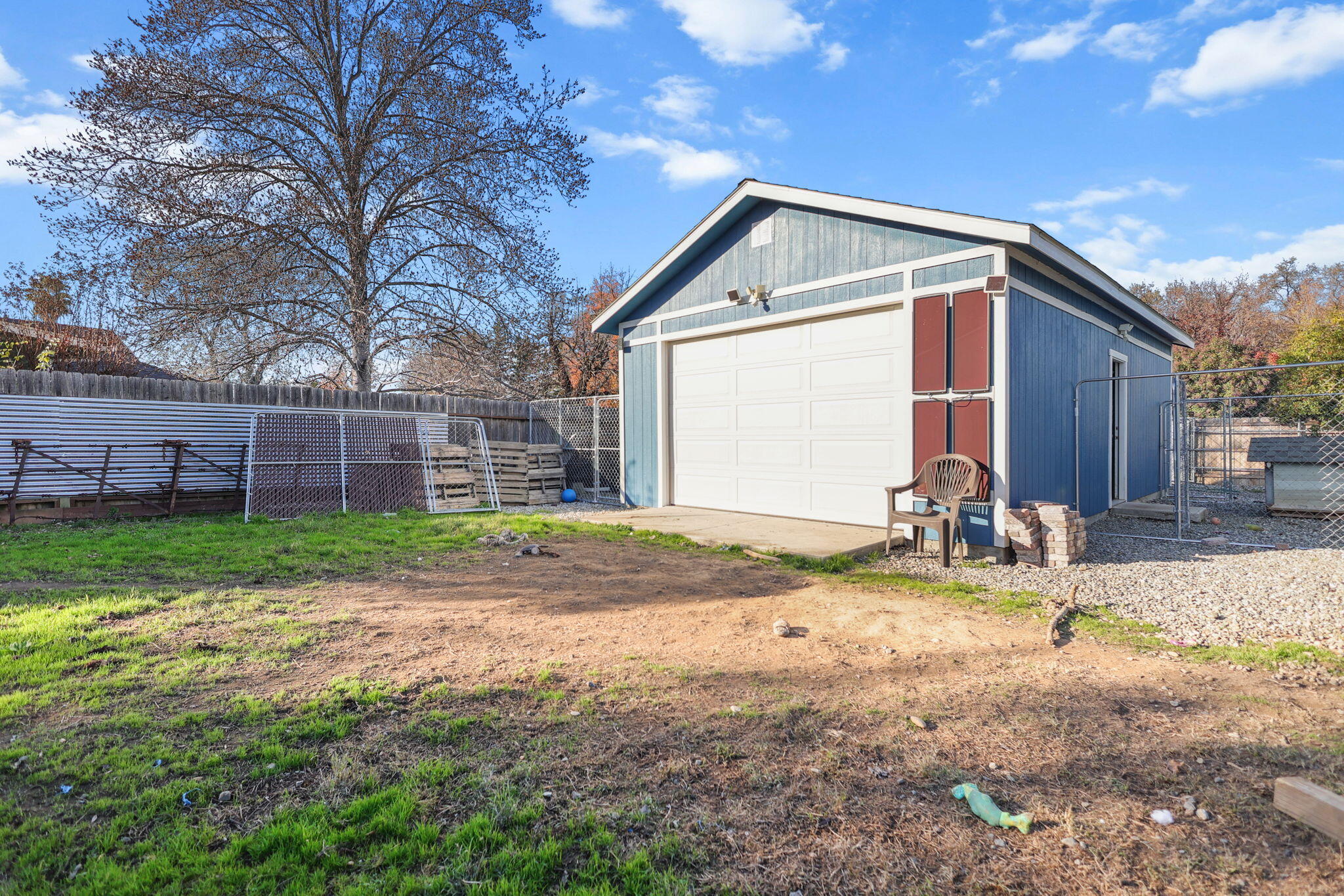 7060 Pit Road Redding, CA 96001 - Photo 19 of 26 a view of backyard of the house