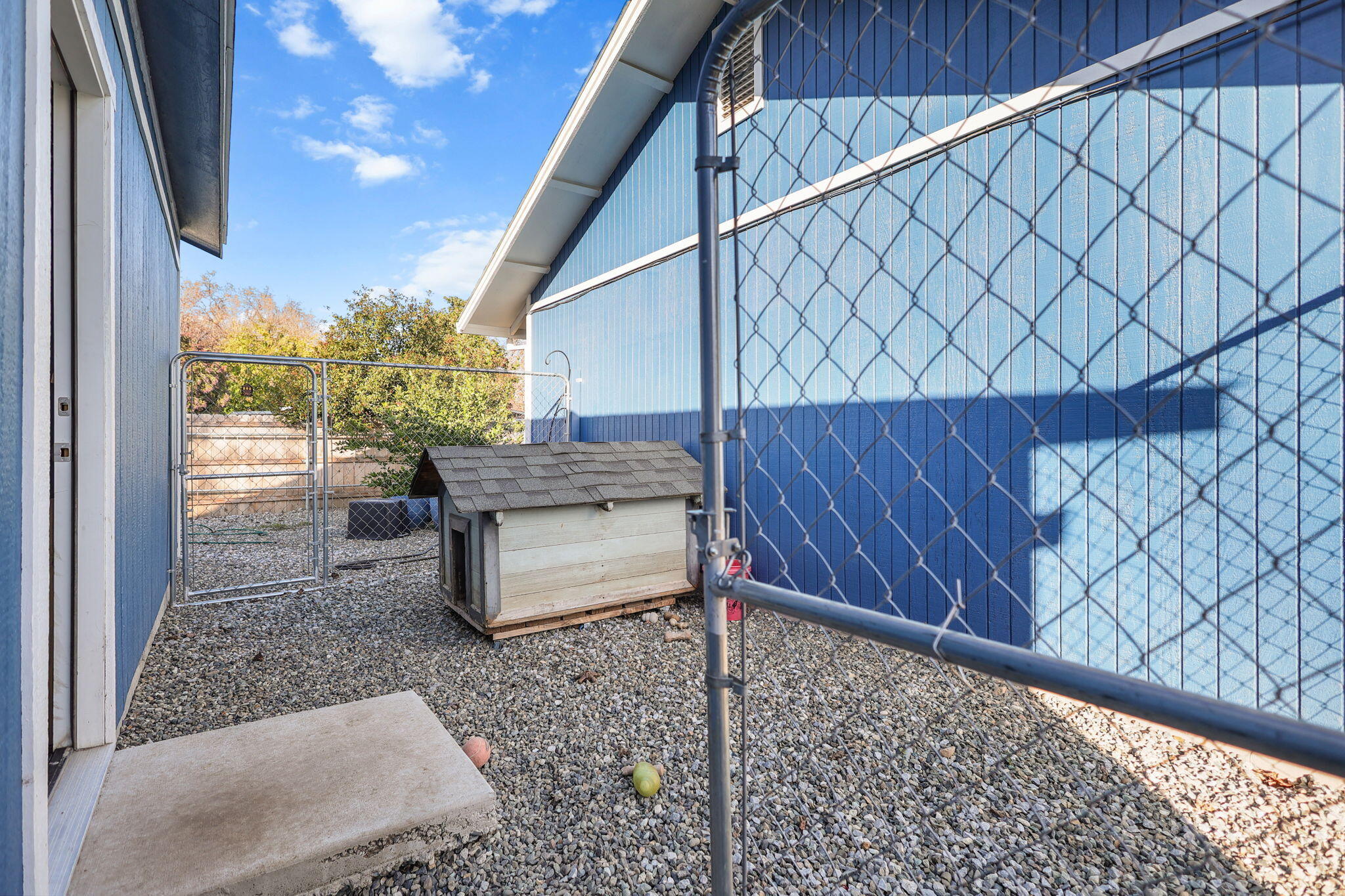 7060 Pit Road Redding, CA 96001 - Photo 20 of 26 a view of a backyard