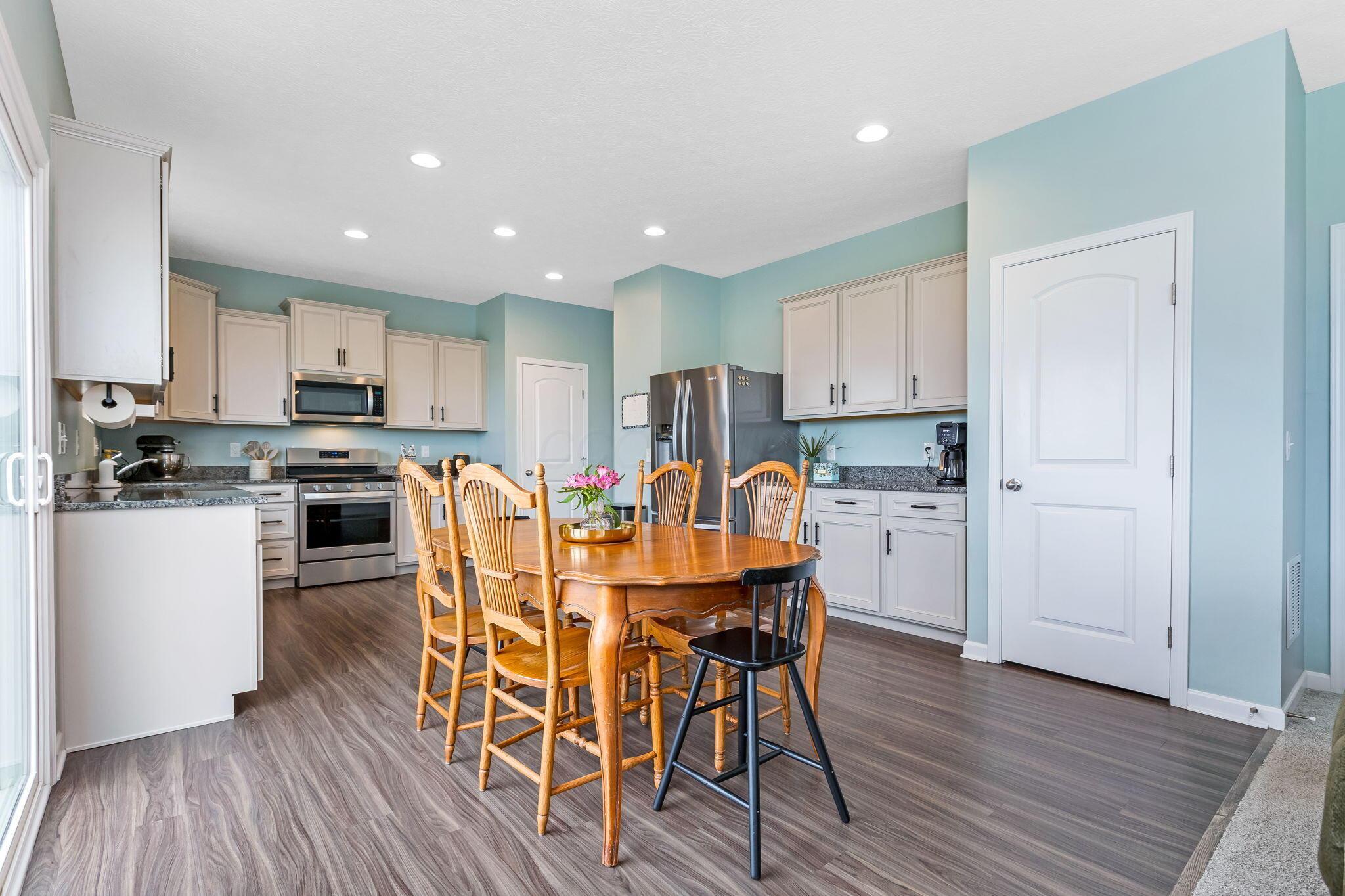 324 Raccoon Avenue Johnstown, OH 43031 - Photo 13 of 41 Kitchen with upgraded cabintry