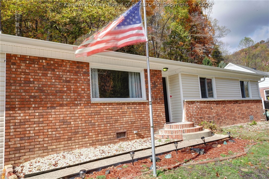 927 Chappell Road Charleston, WV 25304 - Photo 4 of 29 Gallery Image 4