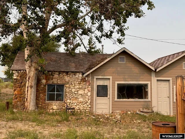 $495,000 | 104 Northeast River Street, Saratoga, WY 82331