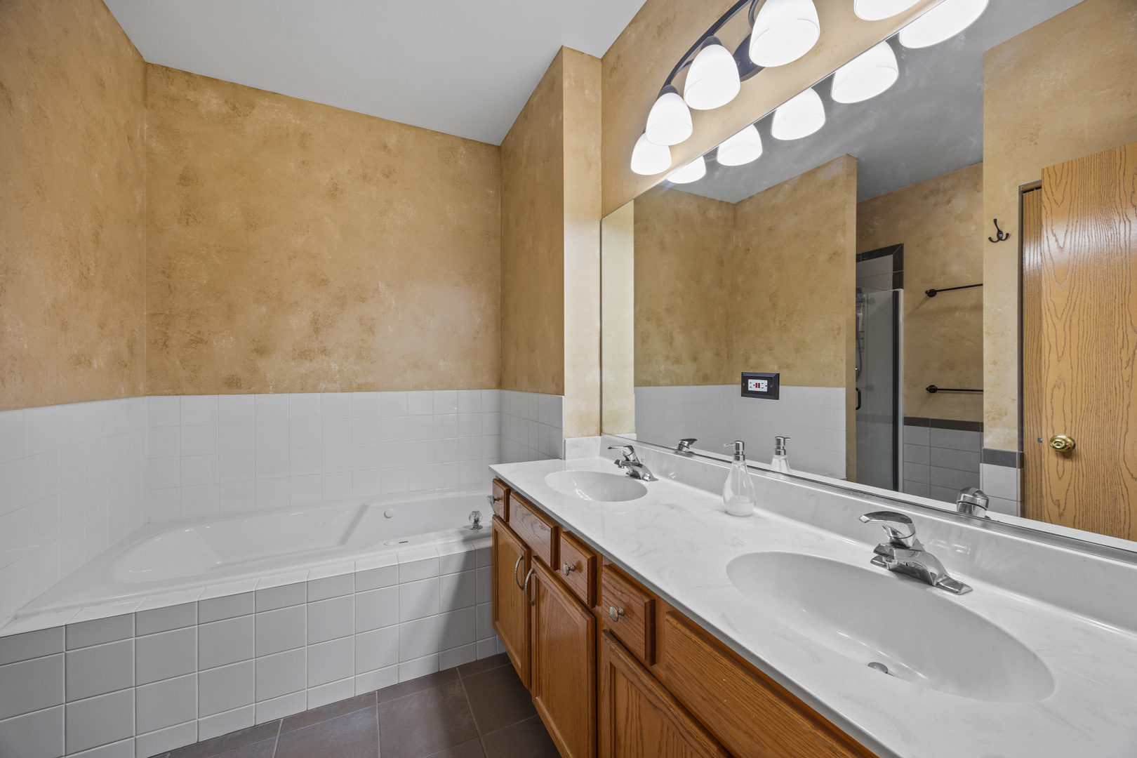 192 Brompton Lane, Unit B Sugar Grove, IL 60554 - Photo 9 of 24