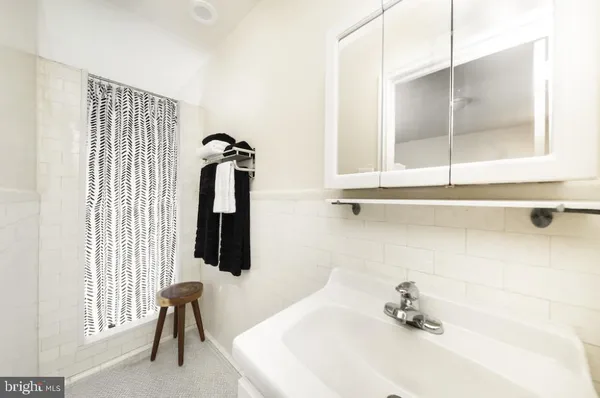 $900 | 1229 Chestnut Street, Unit 322, Philadelphia, PA 19107