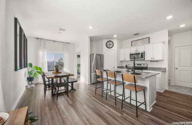 $1,550 | 8412 Falcon Meadow Drive, Converse, TX 78109