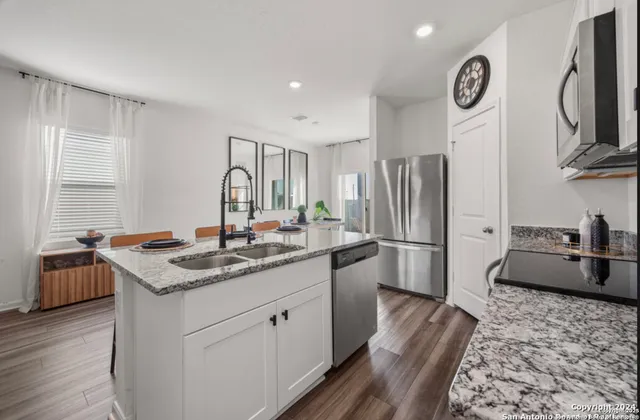 $1,550 | 8412 Falcon Meadow Drive, Converse, TX 78109