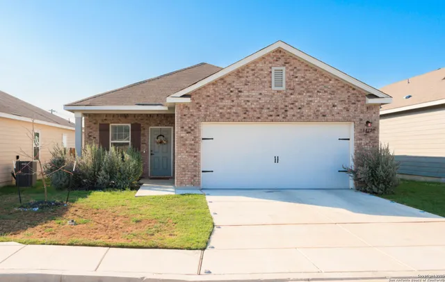 $1,550 | 8412 Falcon Meadow Drive, Converse, TX 78109