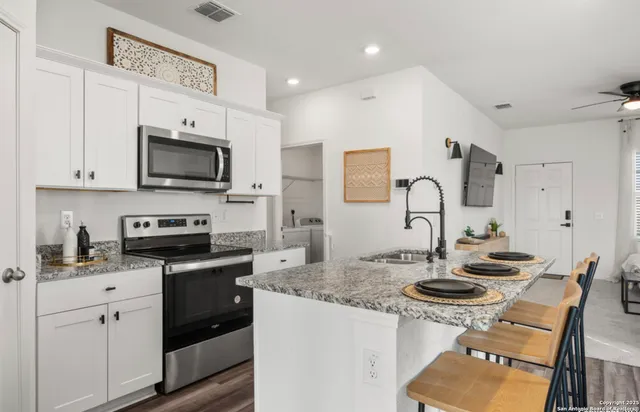 $1,550 | 8412 Falcon Meadow Drive, Converse, TX 78109