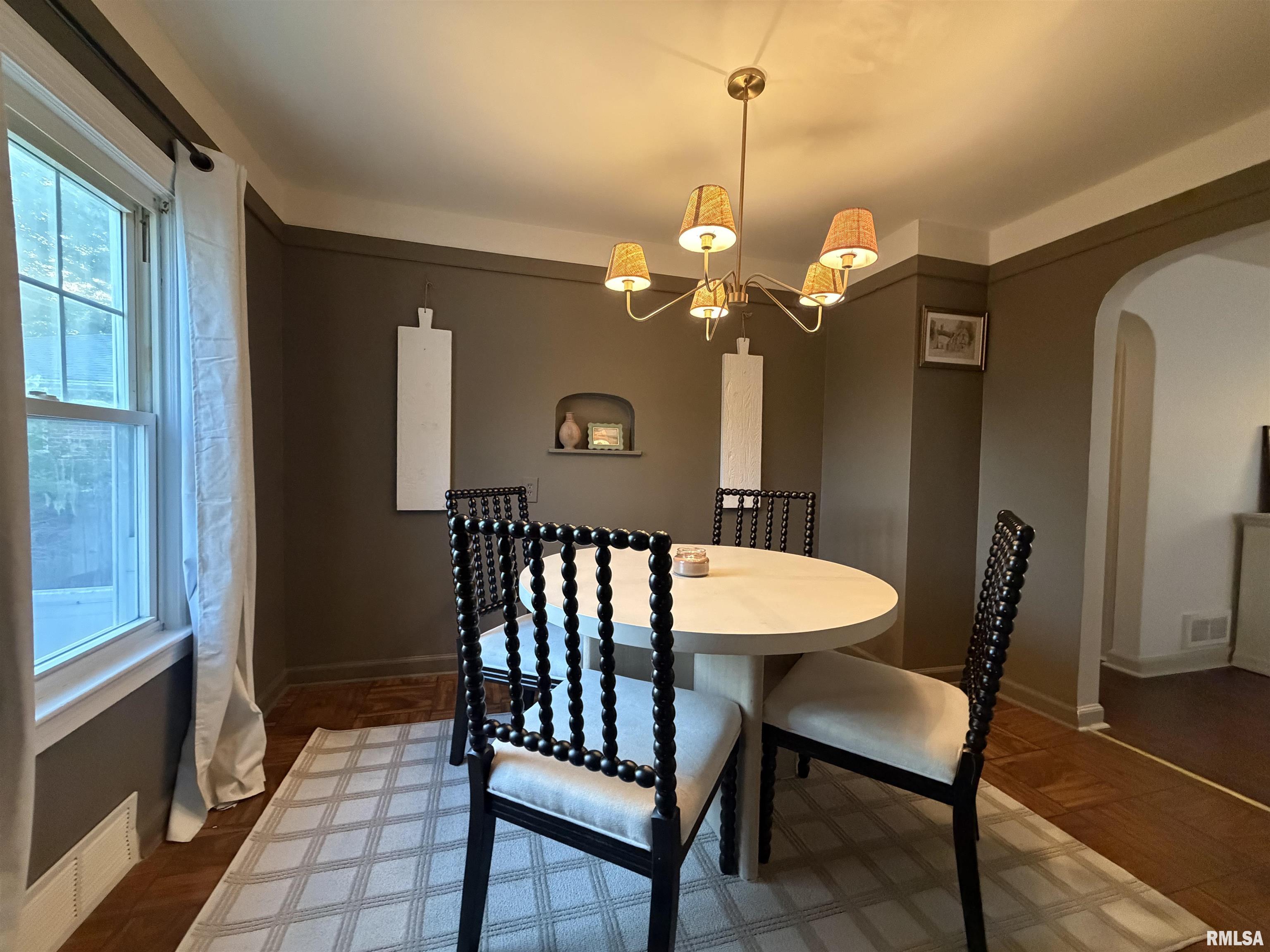 135 10th Street Carmi, IL 62821 - Photo 8 of 42