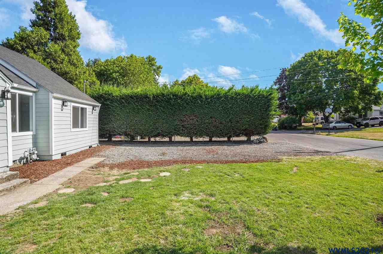1321 Filbert Street Lebanon, OR 97355 - Photo 5 of 38 Gallery Image 5