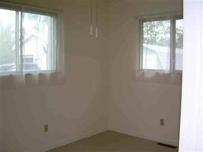6040 North Vassar Road Flint, MI 48506 - Photo 9 of 11 20177837-8.JPG