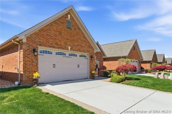 $519,900 | 102 Victoria Drive, Jeffersonville, IN 47130