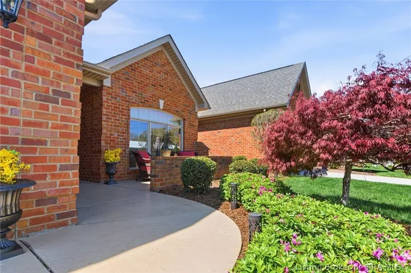 $519,900 | 102 Victoria Drive, Jeffersonville, IN 47130