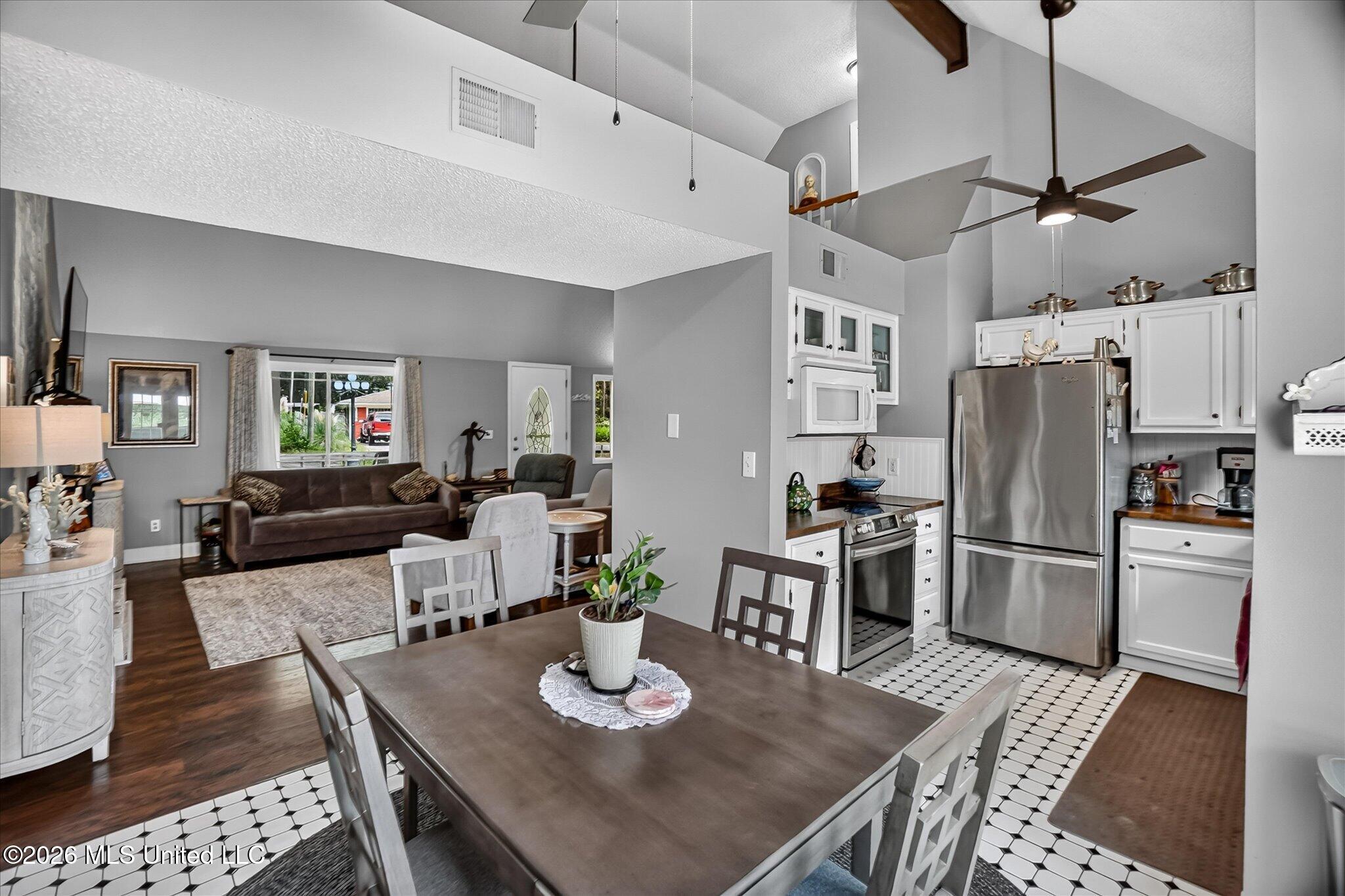 9211 Pointe Aux Chenes Road Ocean Springs, MS 39564 - Photo 2 of 57 Kichen, Breakfast nook, Living room
