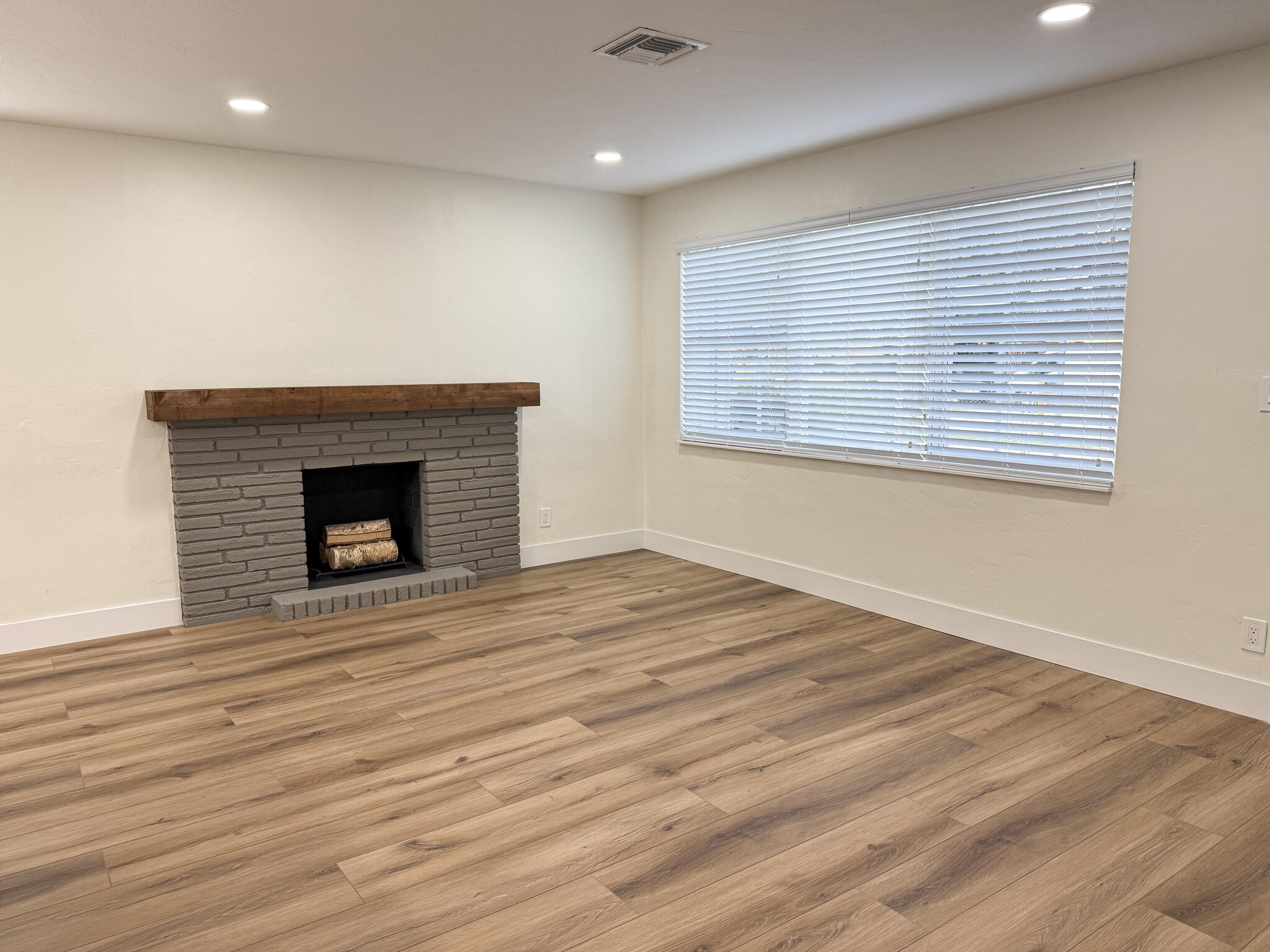 620 Beech Road West Palm Beach, FL 33409 - Photo 4 of 10 Living Room 2
