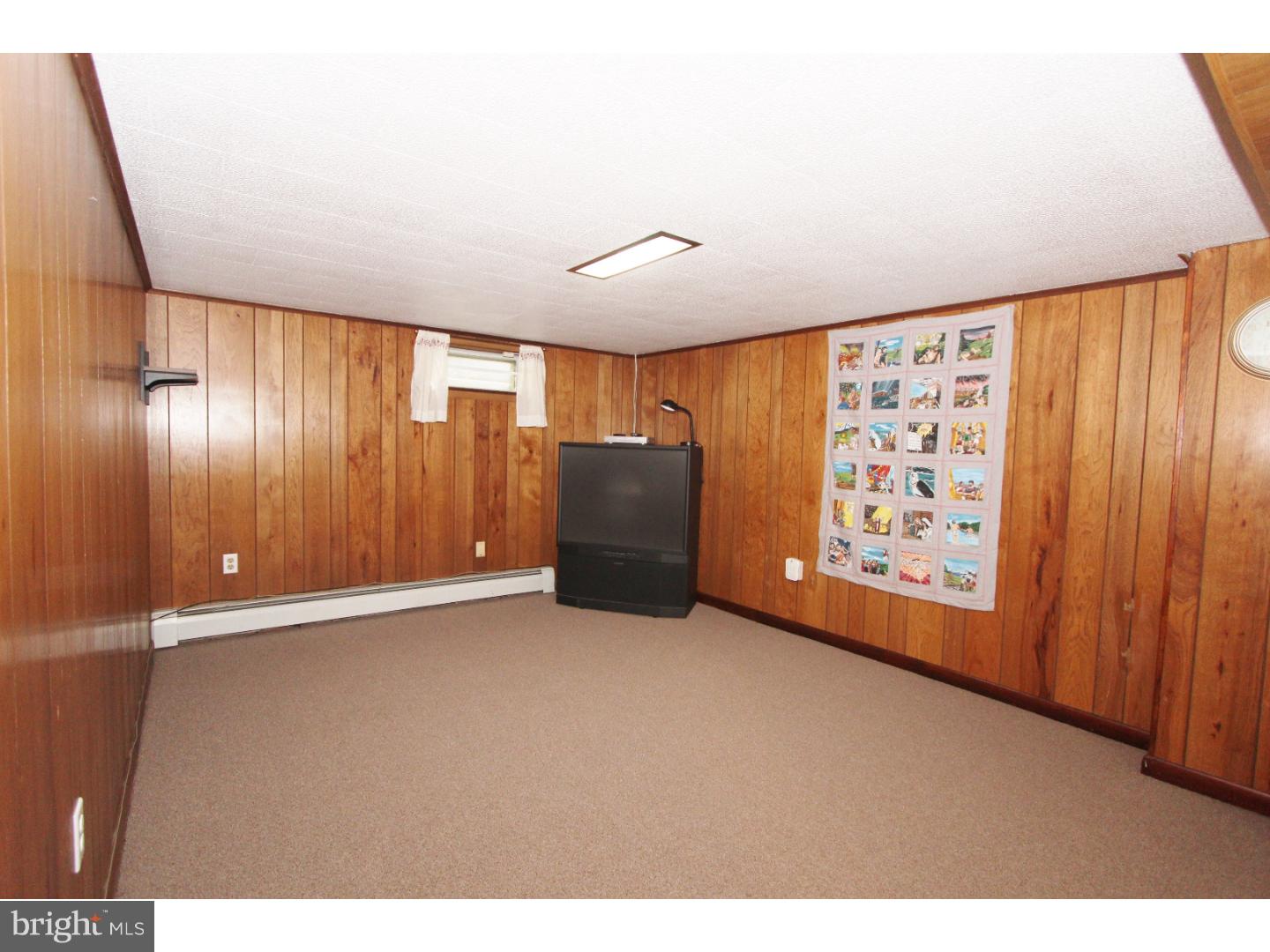 3997 Hillview Road Temple, PA 19560 - Photo 14 of 21