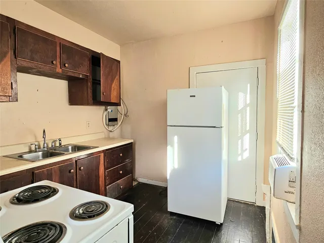 $750 | 614 43rd Street, Galveston, TX 77550