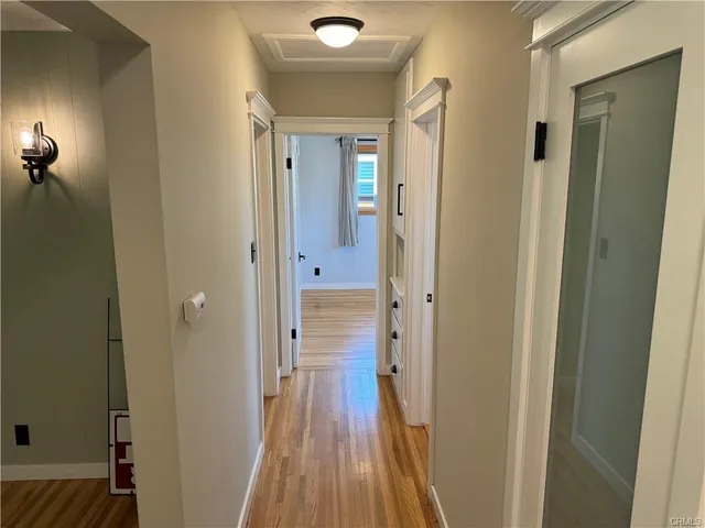 an empty room with closet and mirror