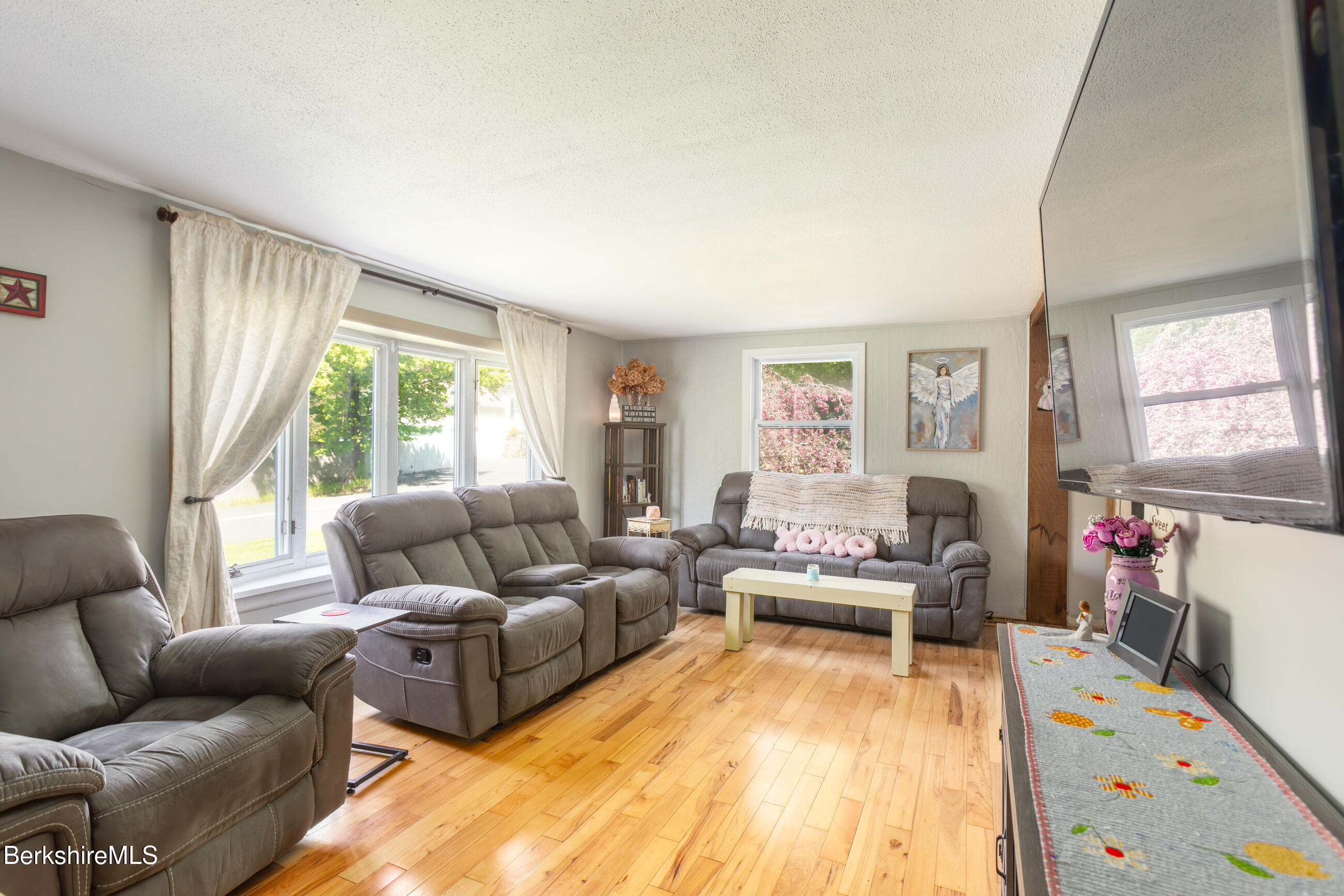 818 Partridge Road Lanesborough, MA 01237 - Photo 14 of 56 Living Room