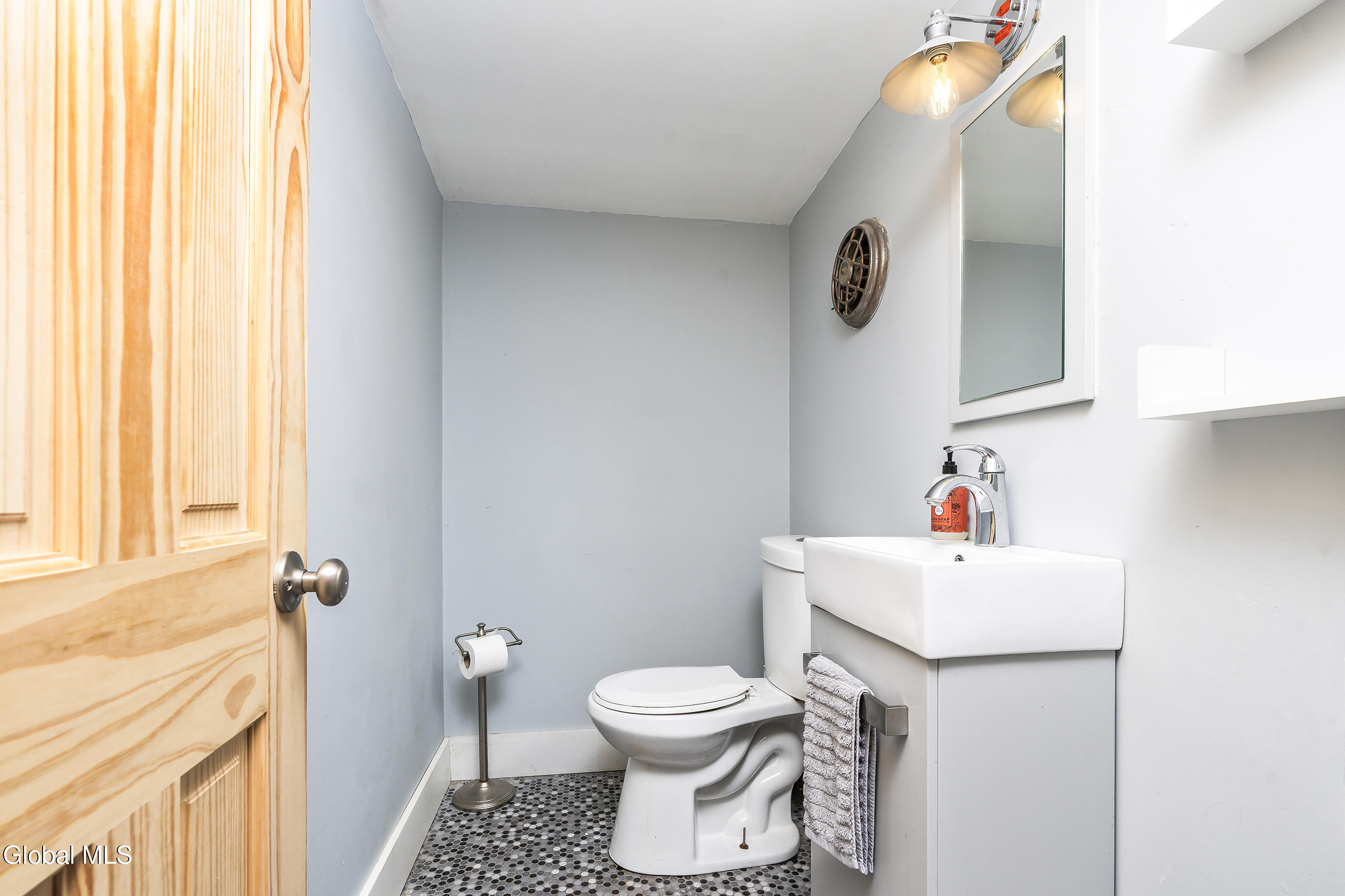 65 Berwick Road Bethlehem, NY 12054 - Photo 33 of 50 033-65-Berwick-rd-Delmar-NY-12054