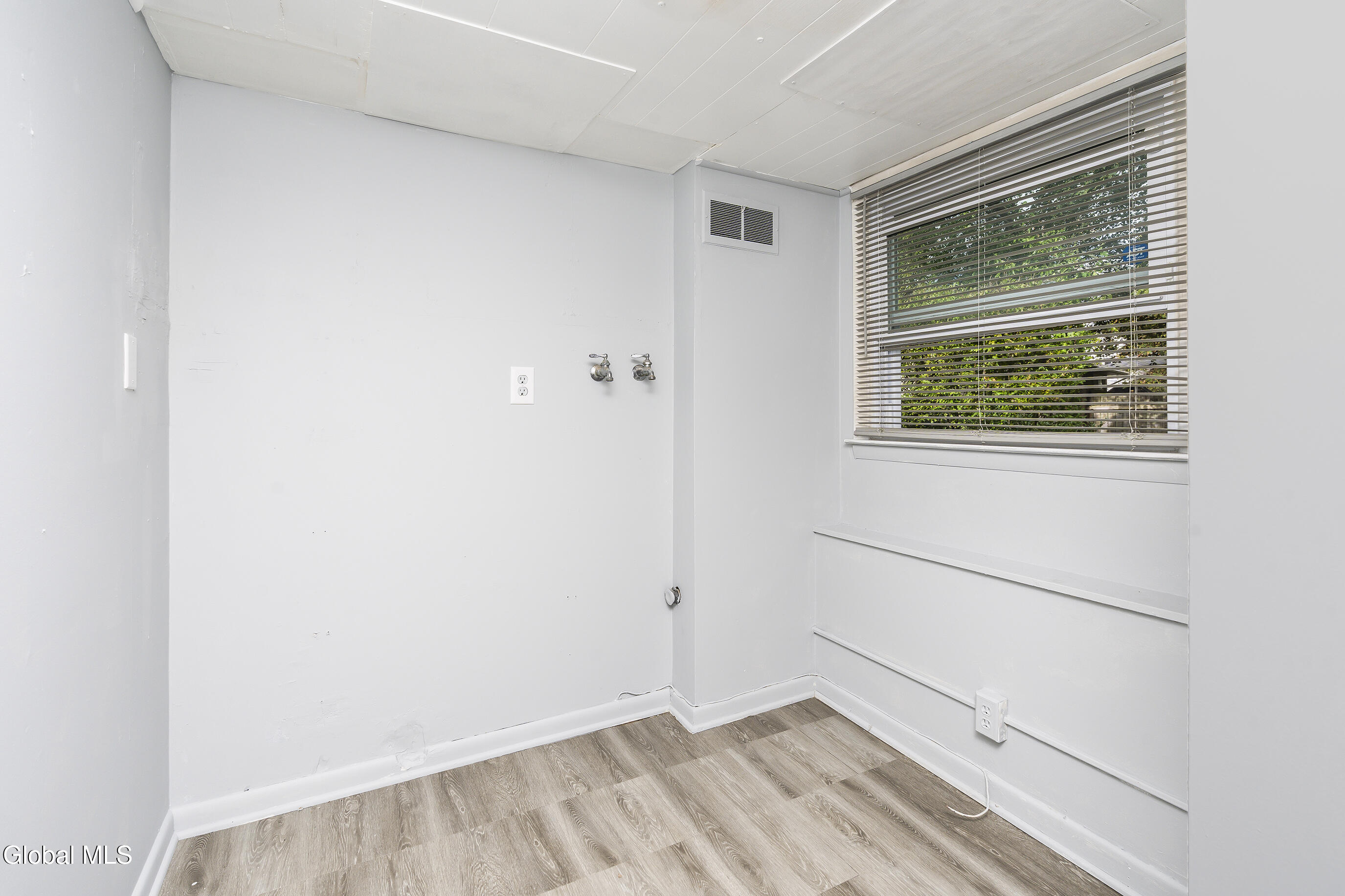 65 Berwick Road Bethlehem, NY 12054 - Photo 34 of 50 034-65-Berwick-rd-Delmar-NY-12054