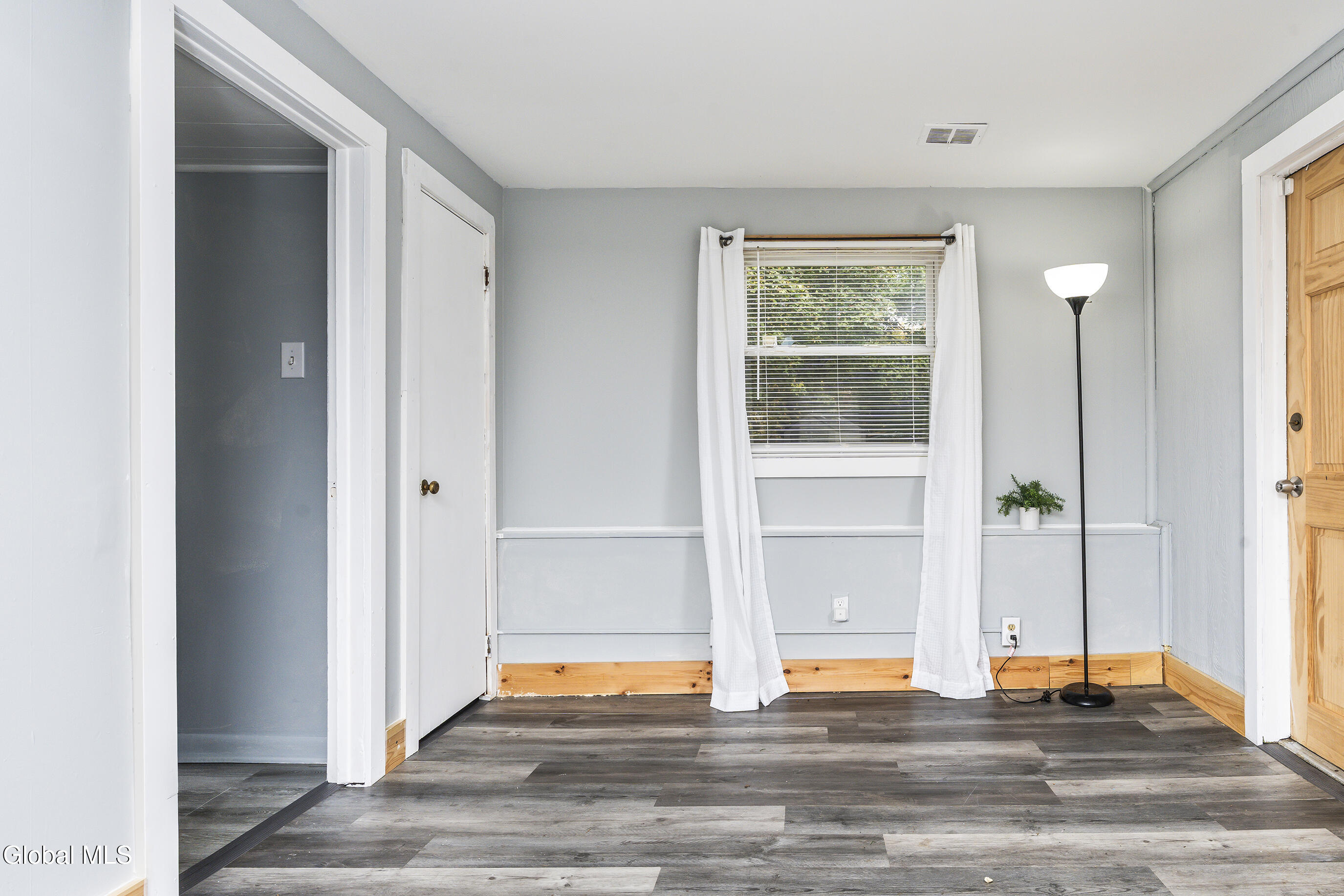 65 Berwick Road Bethlehem, NY 12054 - Photo 38 of 50 038-65-Berwick-rd-Delmar-NY-12054