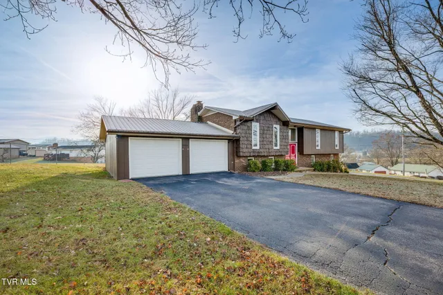 $340,000 | 485 Old Hickory Circle, Mount Carmel, TN 37645