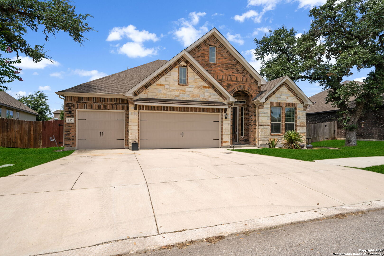 122 Noble Woods Boerne, TX 78006 - Photo 2 of 32