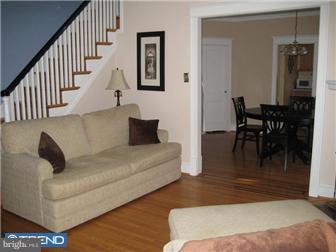 184 Glencoe Road Upper Darby, PA 19082 - Photo 4 of 12 Living Room