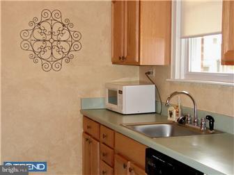 184 Glencoe Road Upper Darby, PA 19082 - Photo 6 of 12 Kitchen