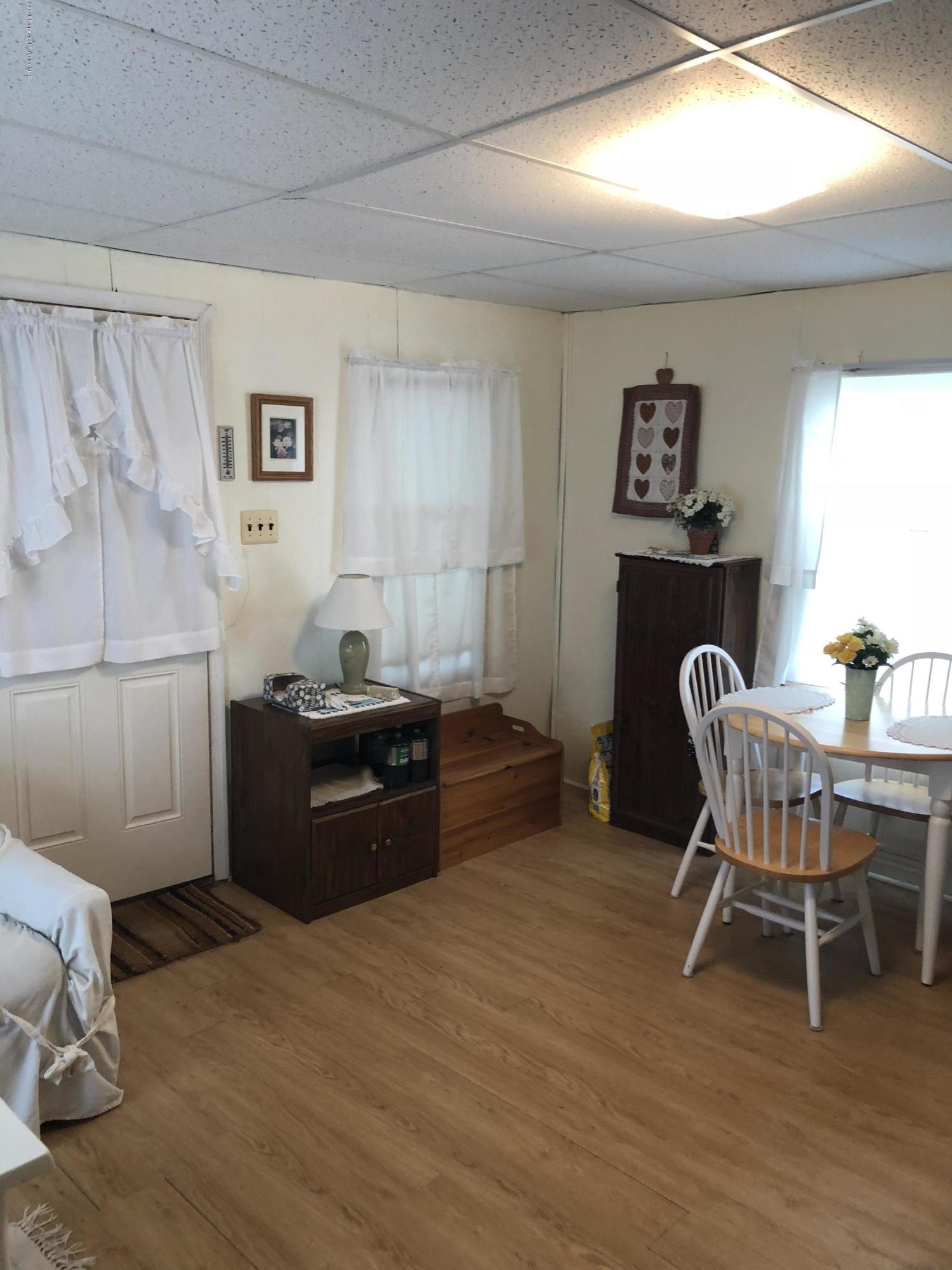 117 Chestnut Street Philadelphia, PA 19106 - Photo 12 of 19 a bed room with furniture and a window