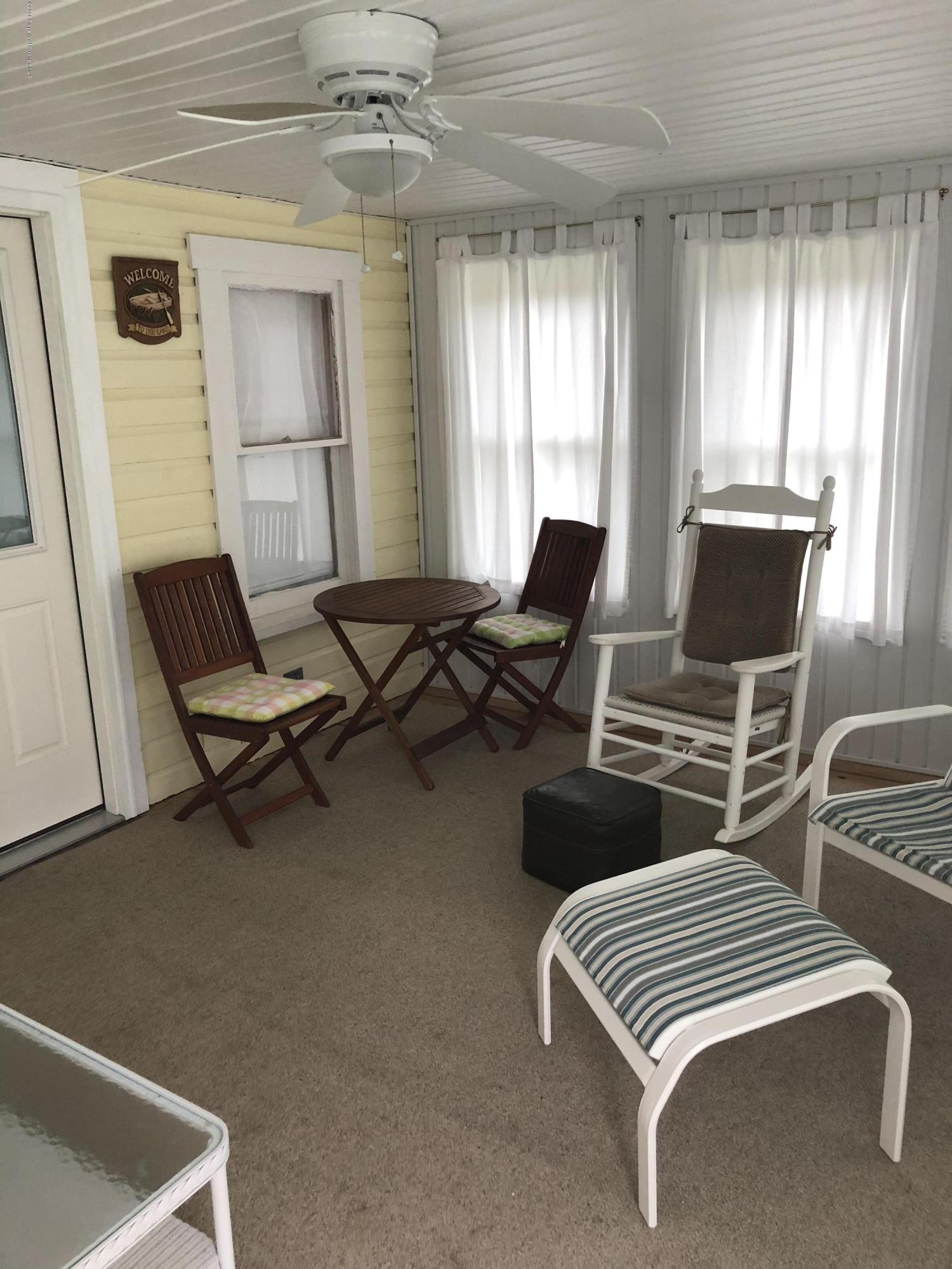 117 Chestnut Street Philadelphia, PA 19106 - Photo 13 of 19 a living room with furniture