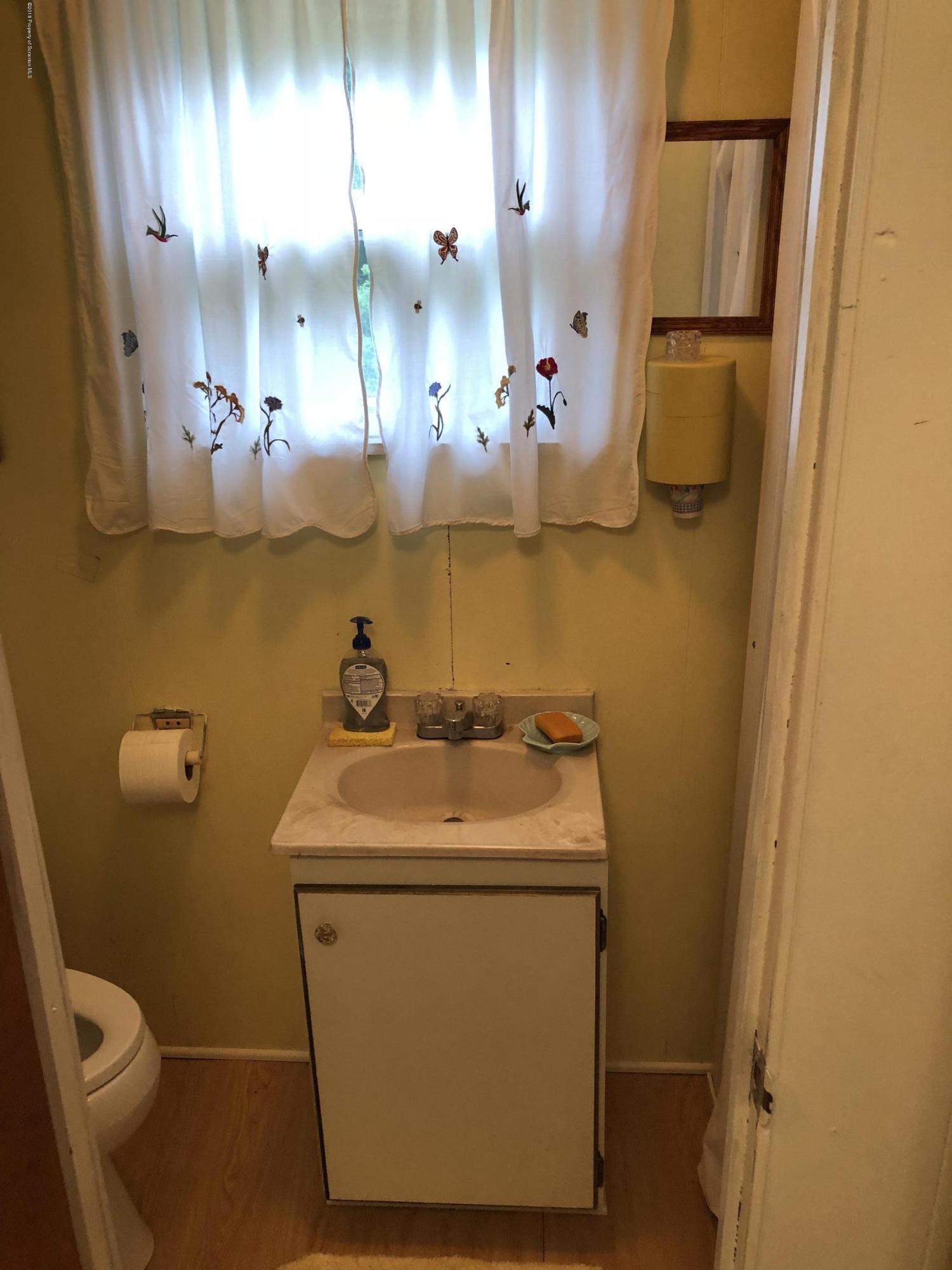 117 Chestnut Street Philadelphia, PA 19106 - Photo 7 of 19 a utility room with dryer and washer
