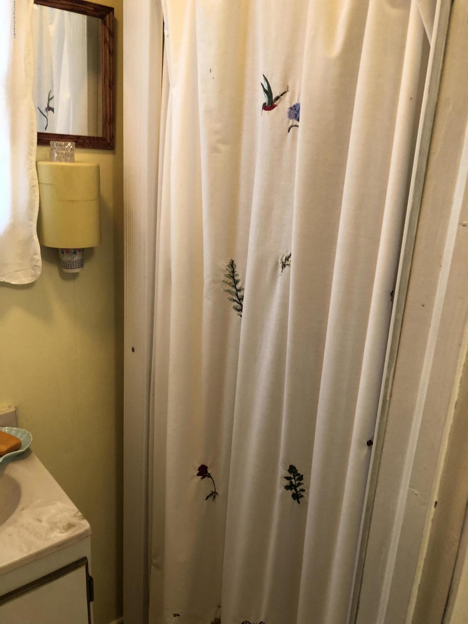 117 Chestnut Street Philadelphia, PA 19106 - Photo 8 of 19 a bathroom with a shower