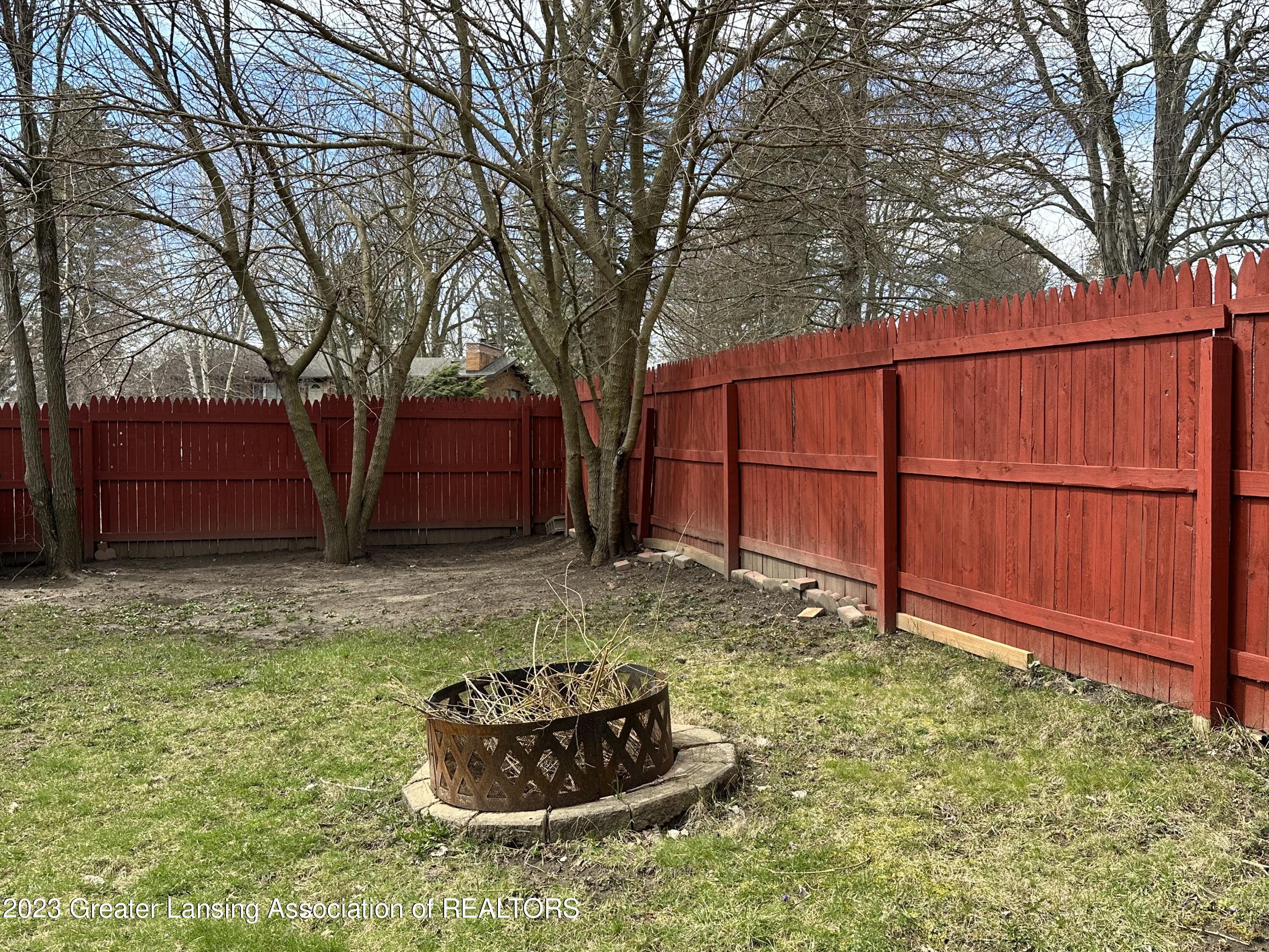 2250 Pembroke Road Lansing, MI 48906 - Photo 26 of 28 IMG_1619
