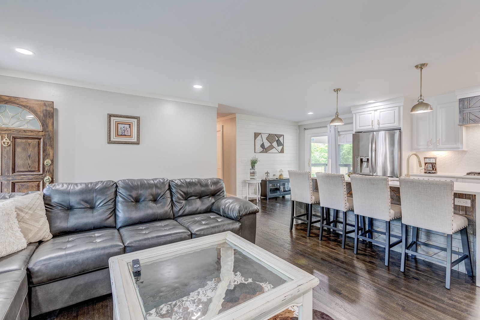 490 Rural Hill Road Nashville, TN 37217 - Photo 10 of 36 a living room with furniture and kitchen view