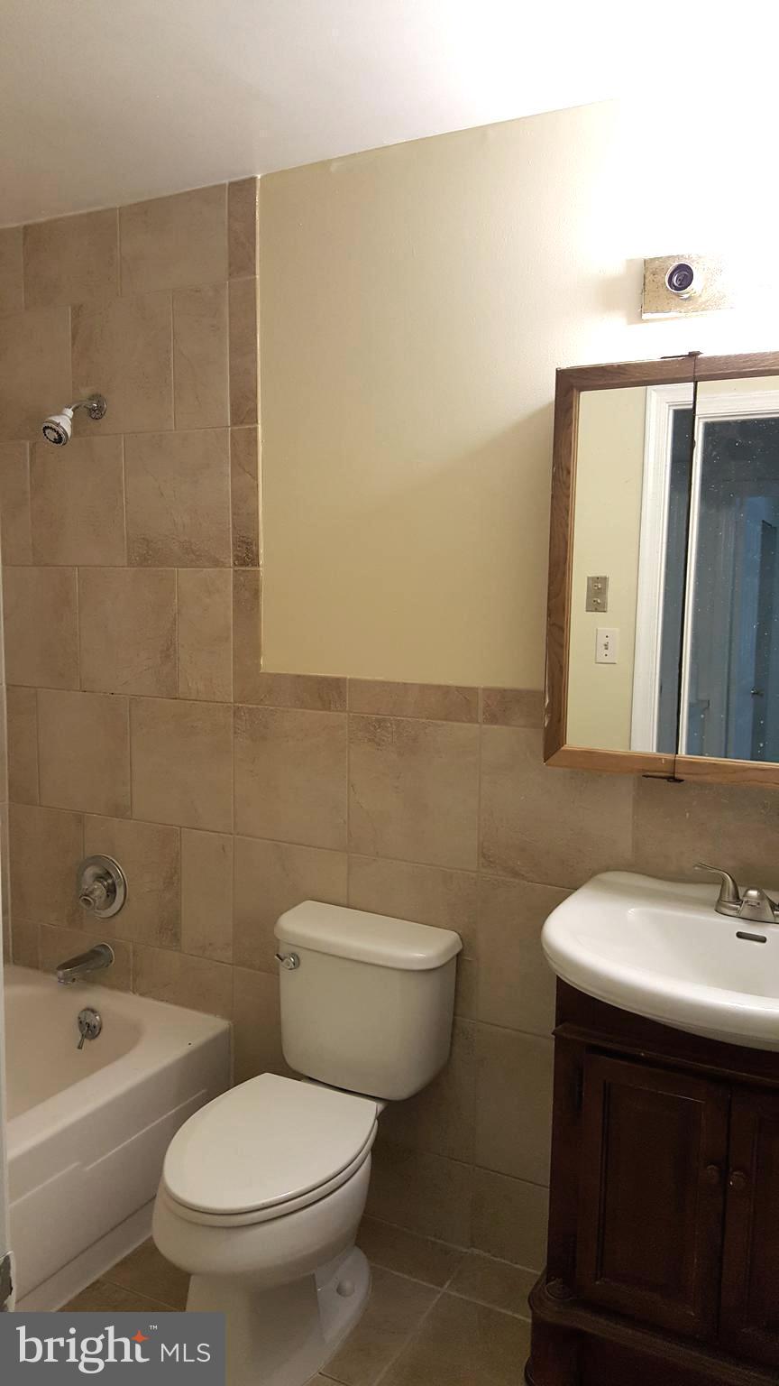 302 South Harrison Road Sterling, VA 20164 - Photo 16 of 24 Hall bath